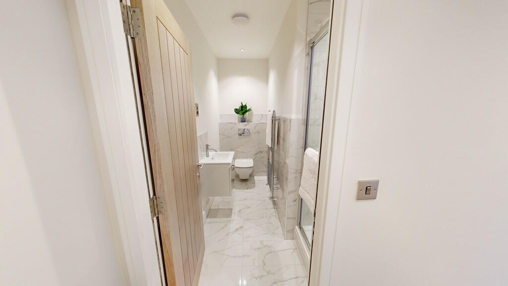 Unit 6 Ensuite3