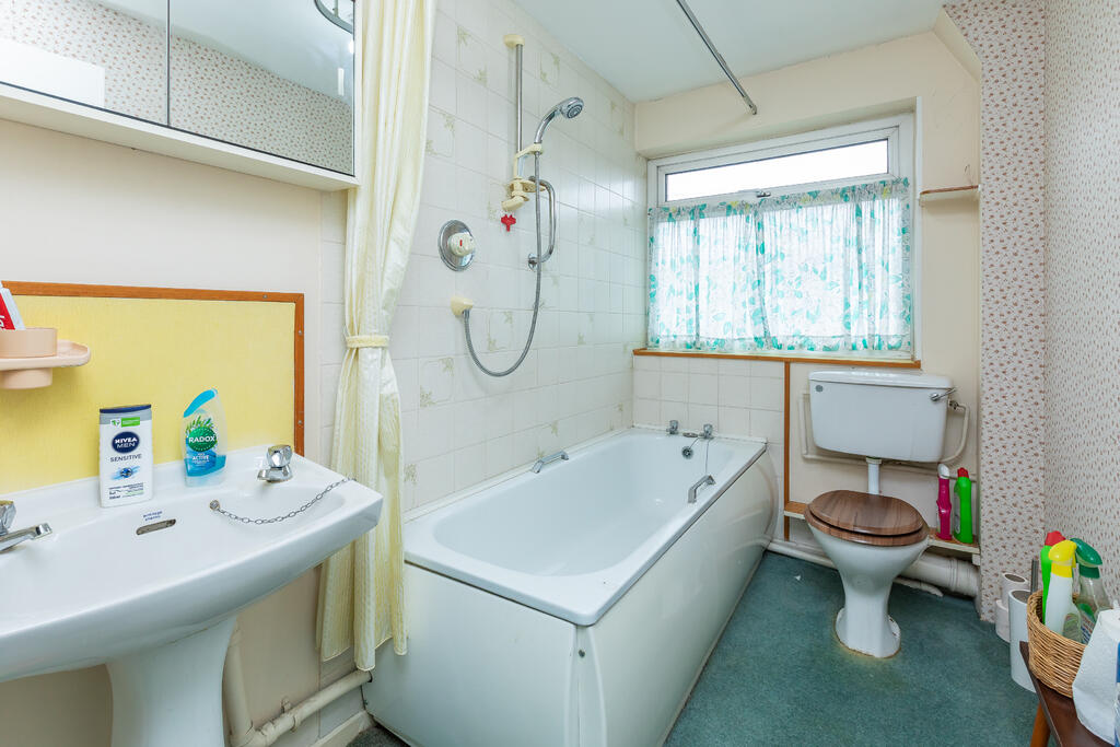10 Avonwood Close -12
