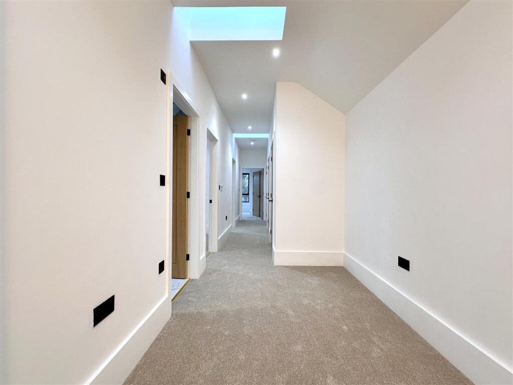 Large First Floor Landing 570