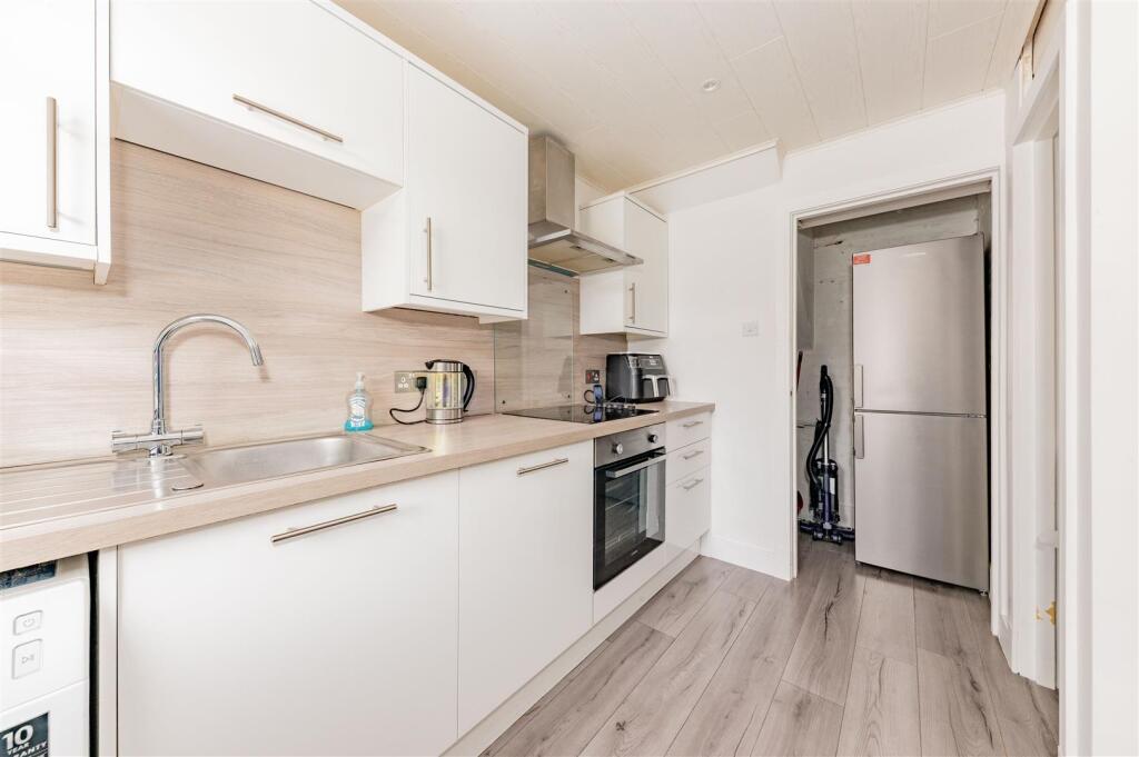 28 Emmock Place Dundee RENTAL-3.JPG