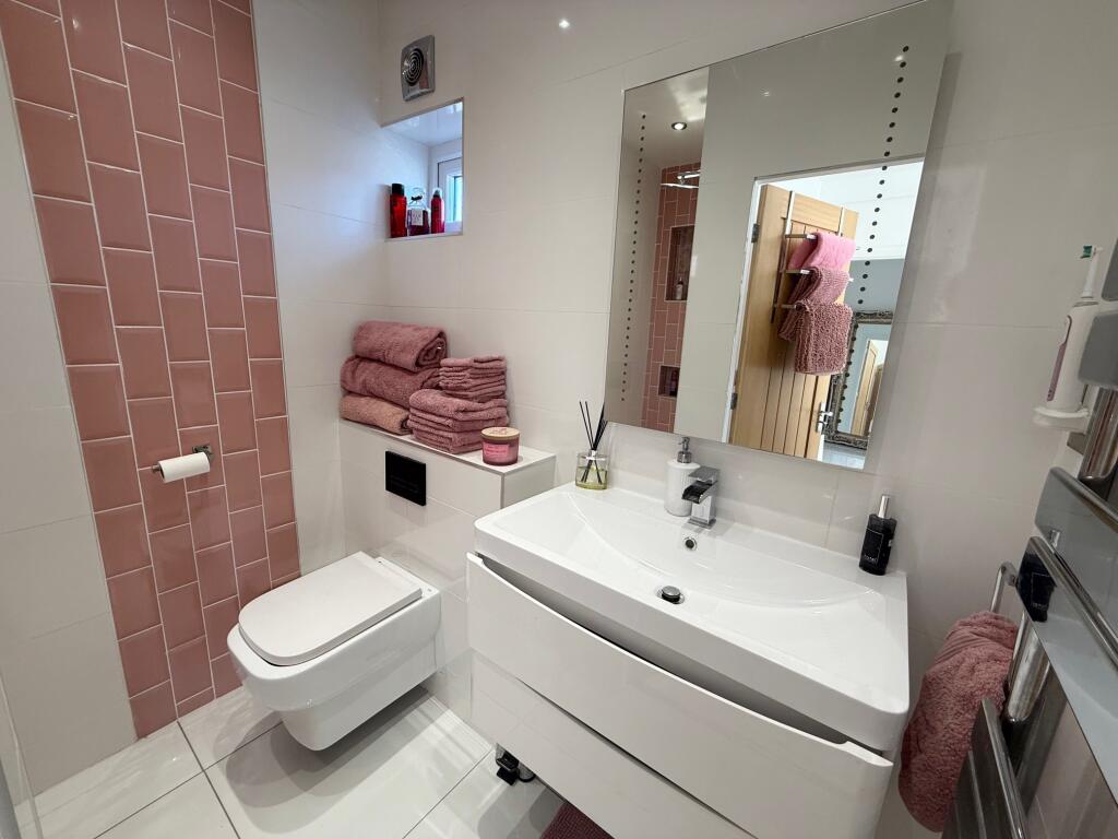En-suite Bathroom