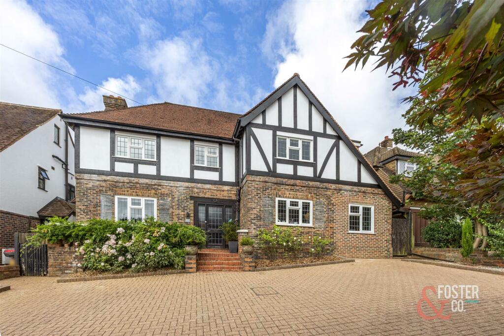 Woodland Drive, 148-003.jpg