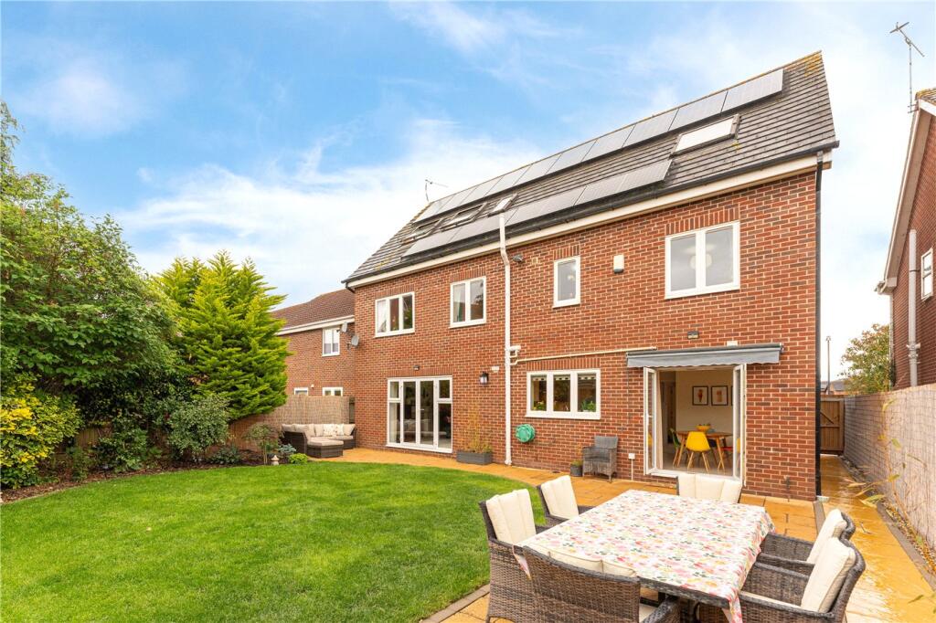 Side Alleyway To Hou