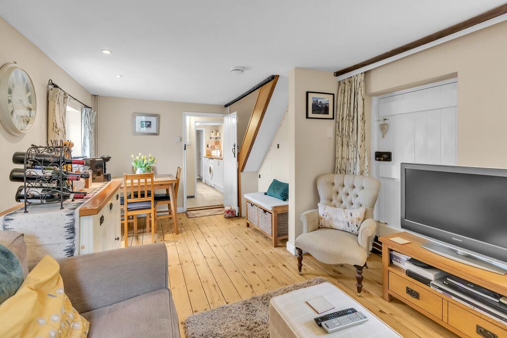 Living Dining Area