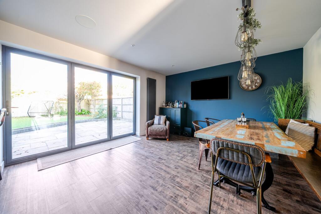 Kitchen/ Dining Room