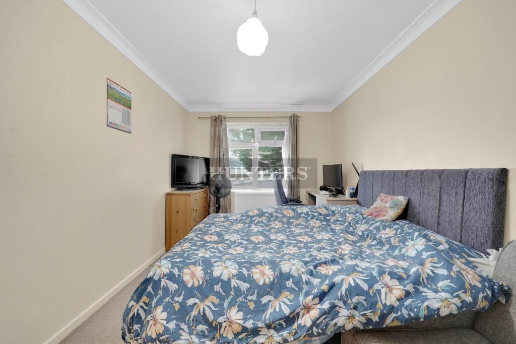 Master Bedroom    .jpg