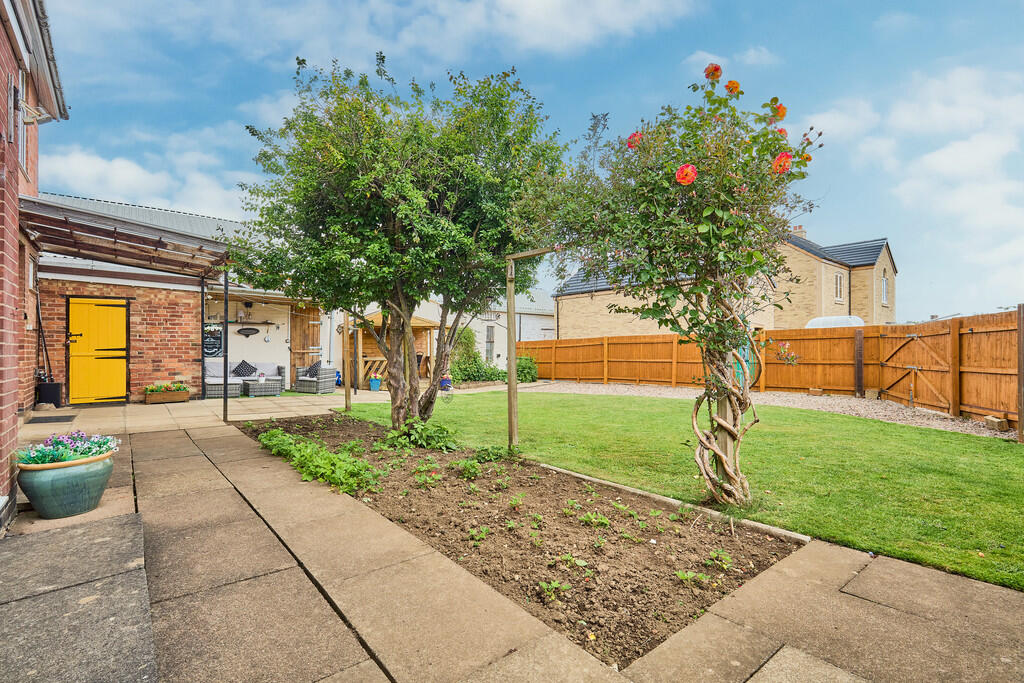 Edward Knight 202...