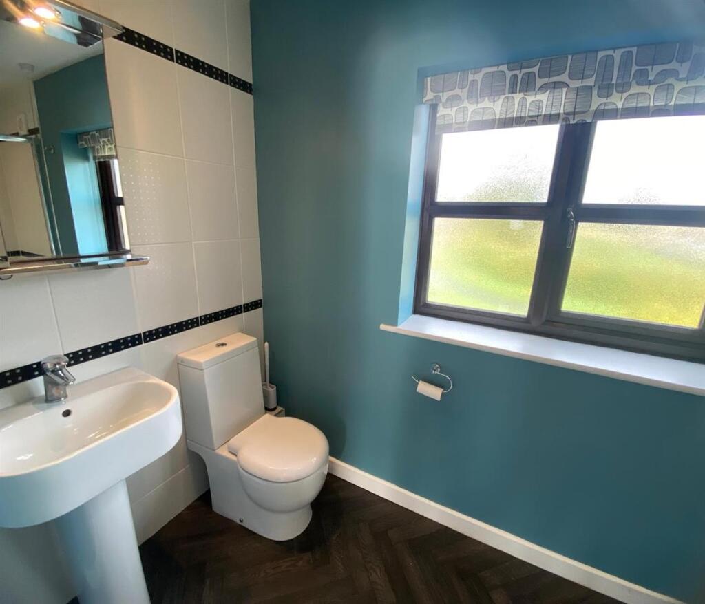 Bathroom 2.jpeg