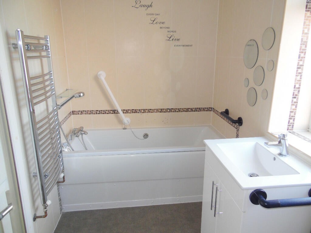 BATH/SHOWER ROOM
