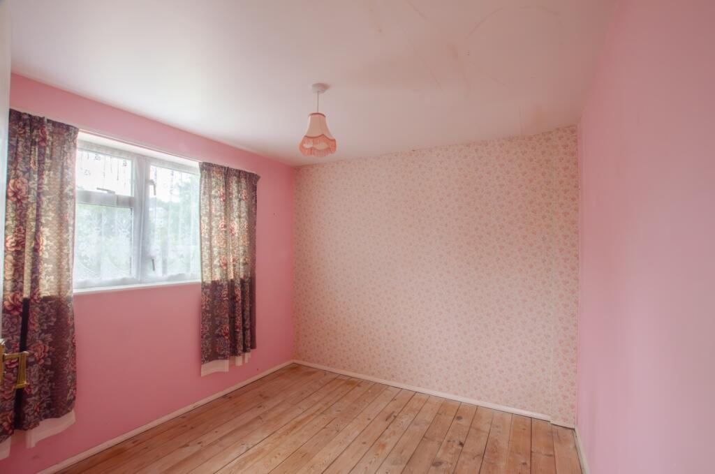 79 Margaret Crescent - TPS Bodmin 01208 74182-5