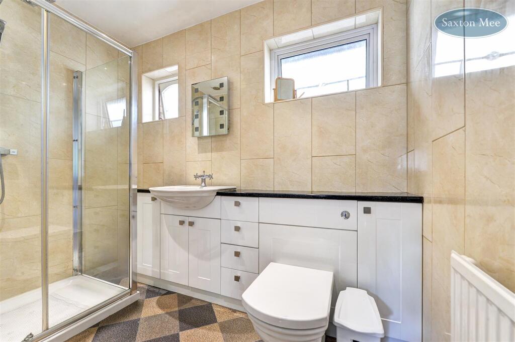 18 pen nook bathroom 7850.jpg