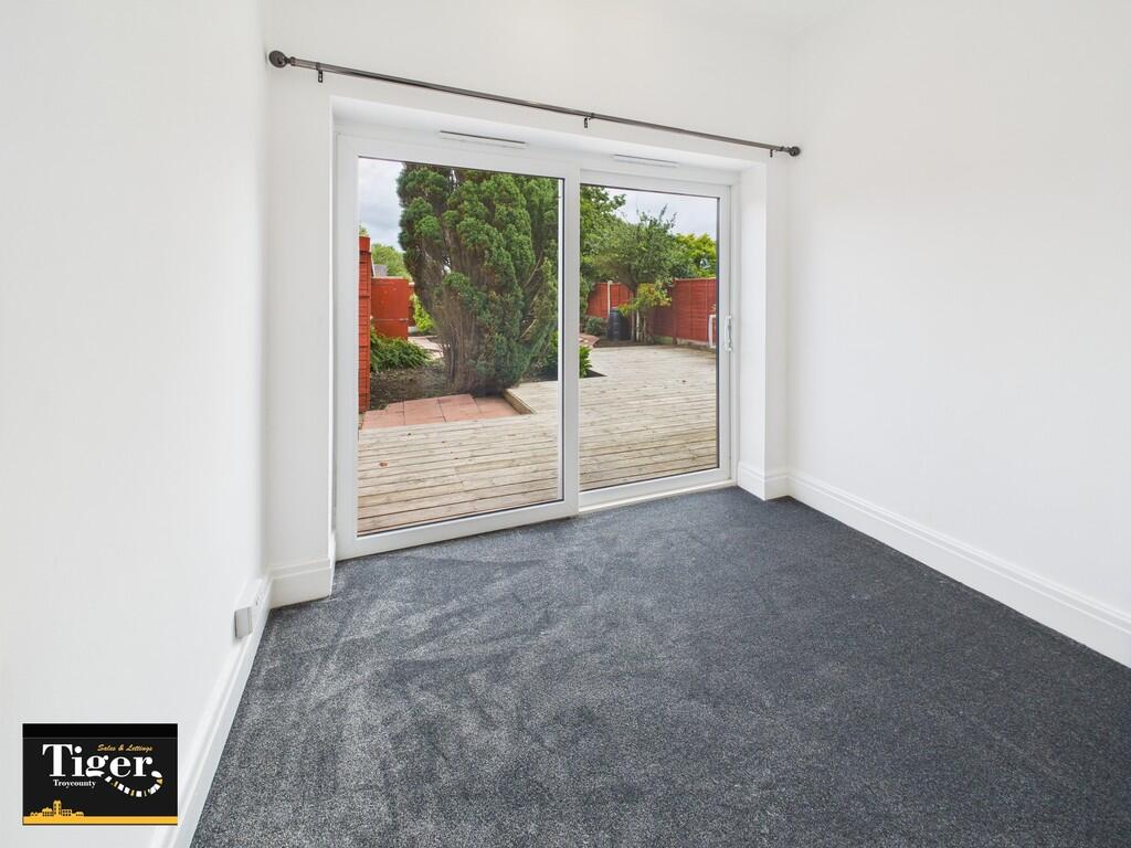 CAM02176G0-PR0625...