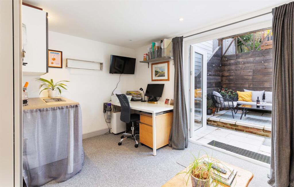 Ground Floor Reception