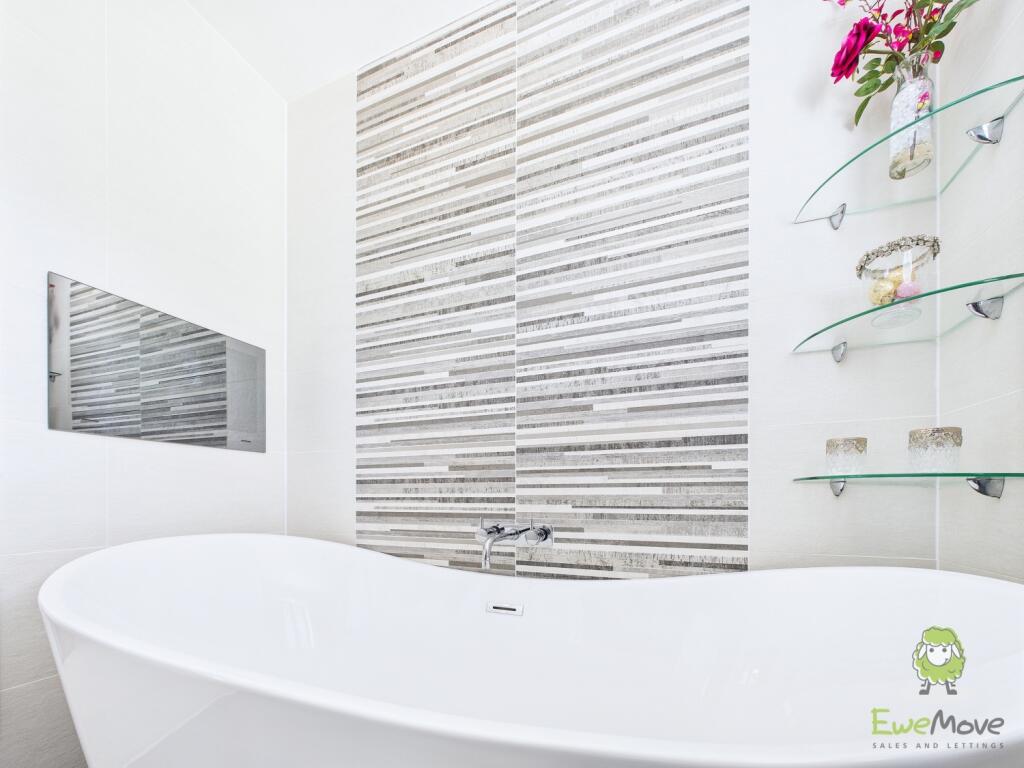 CAM01543G0-PR0132-STILL066