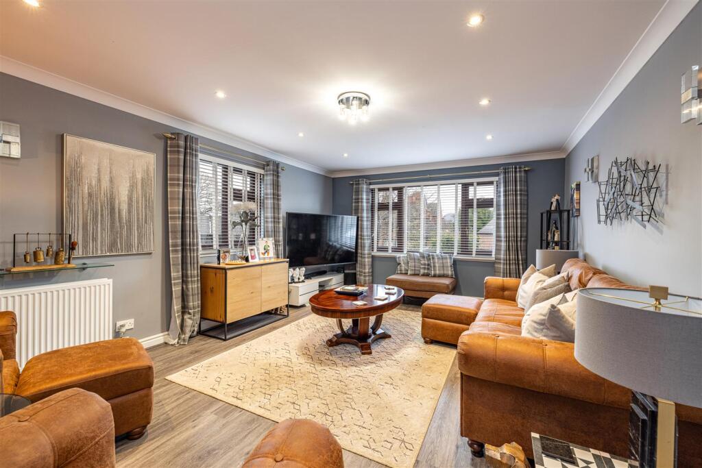 2 Kingsknowe Gardens Galashiels 06.JPG