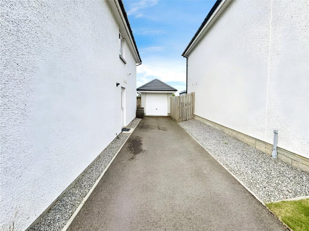 Driveway/Garage