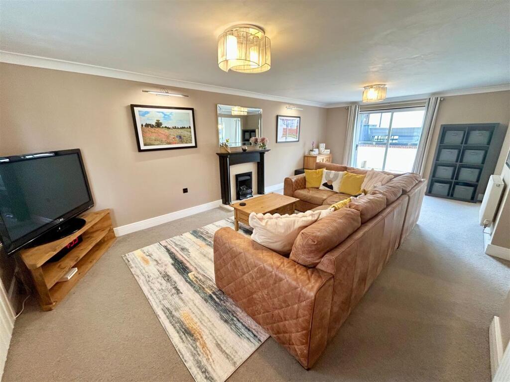 009 Living room 3.jpg
