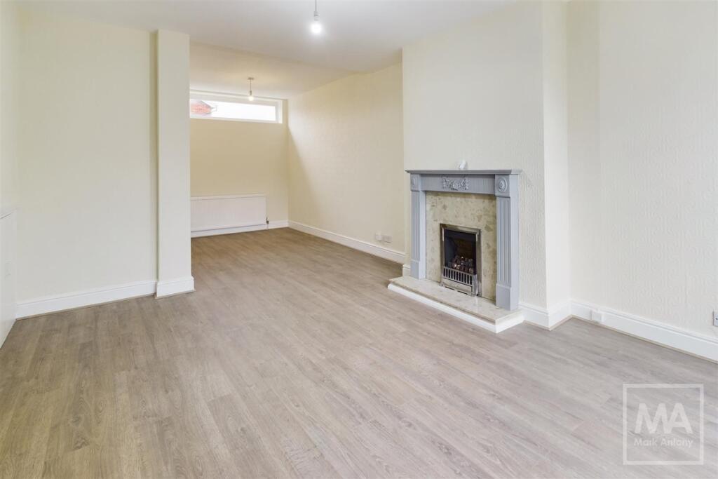 Lounge/Dining area