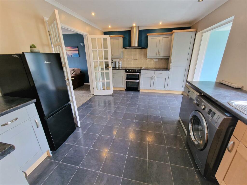 Further Kitchen.jpg