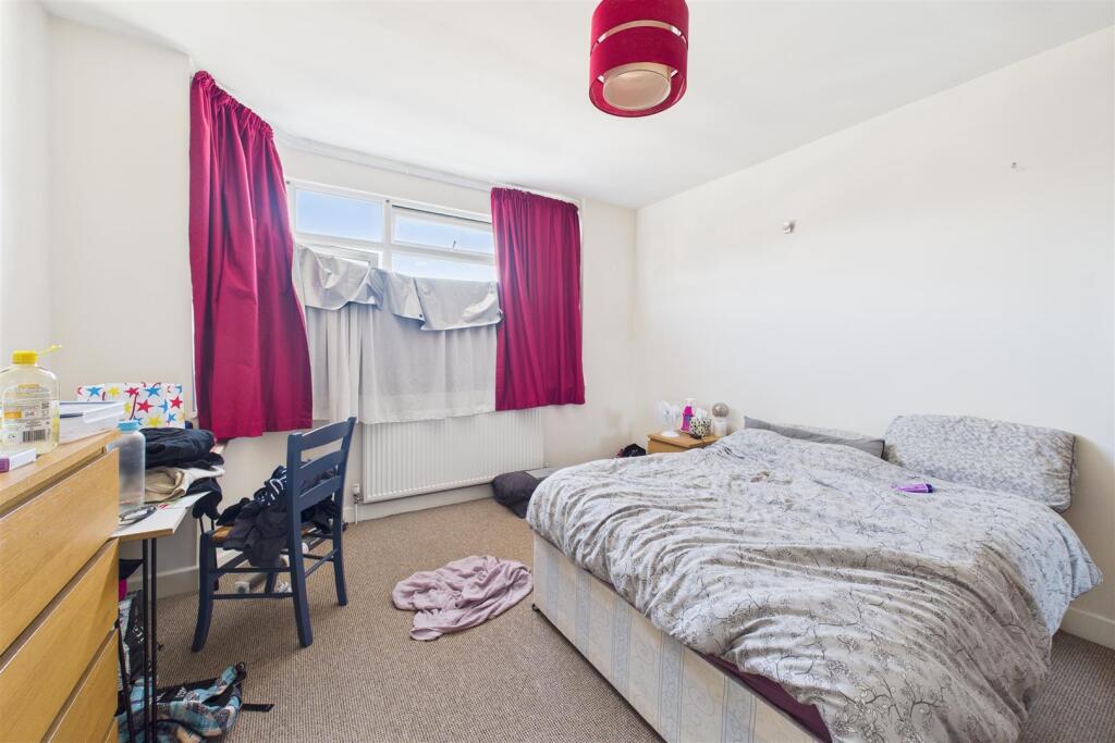 42 Frome Valley Road, Frenchay, Bristol BS16 1HE |