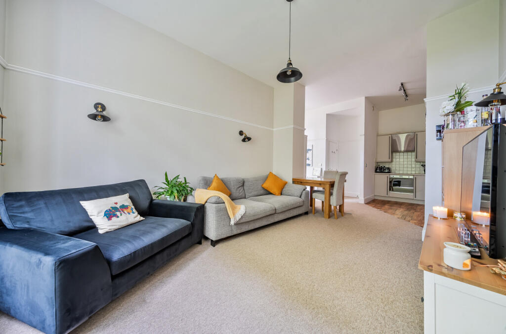 1298838-11-682f7a...