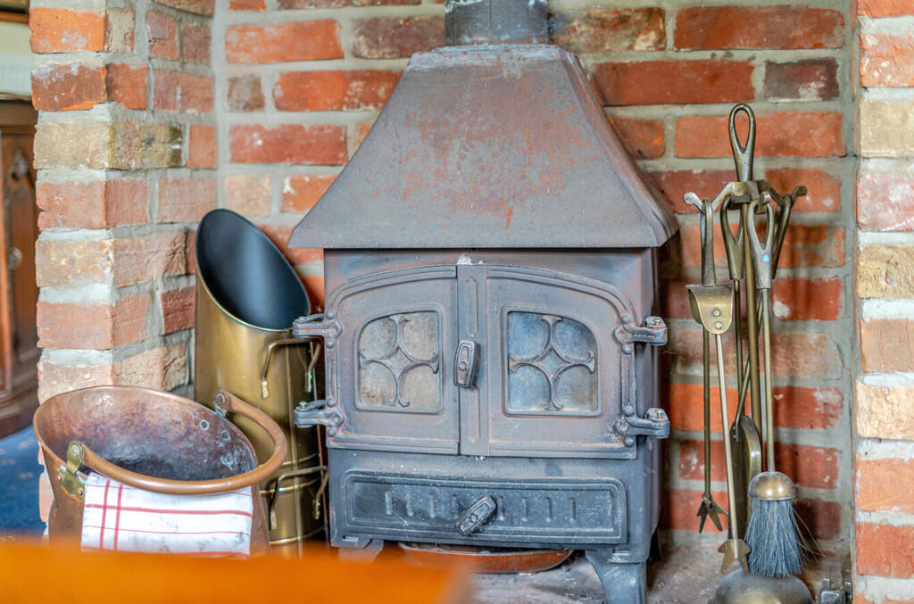 1300251-15-683866...