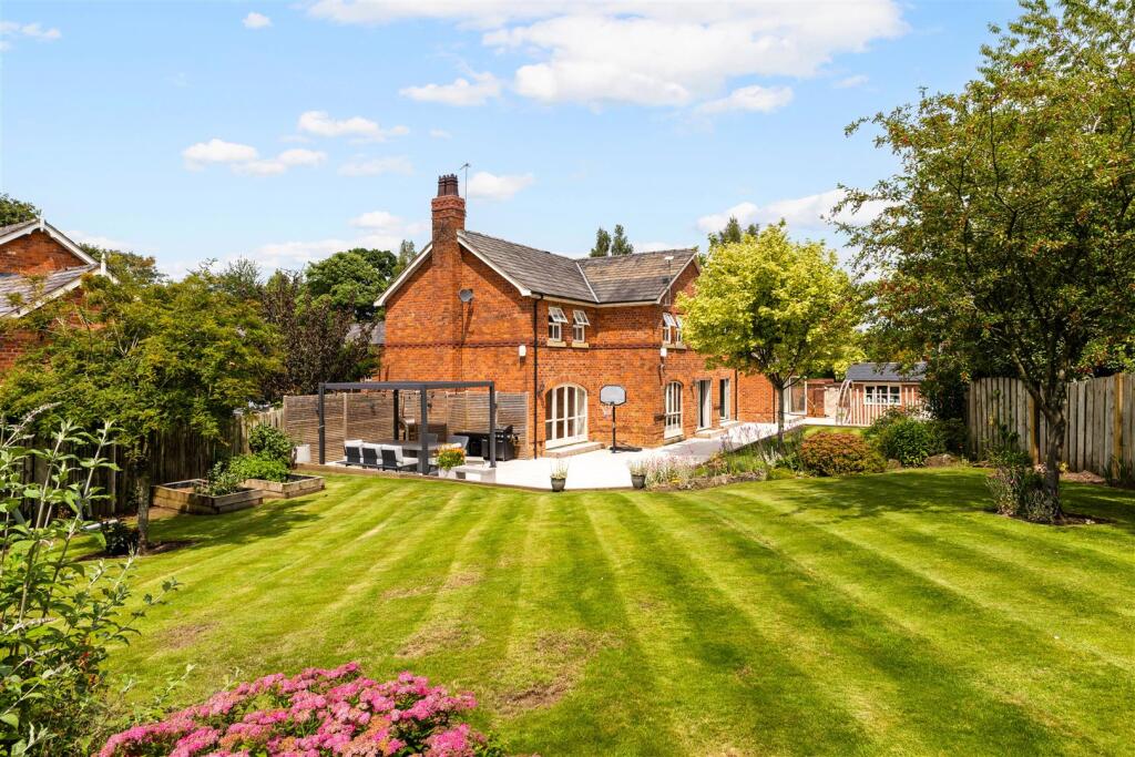 94088_8 Steadings Rise Mere (42).jpg