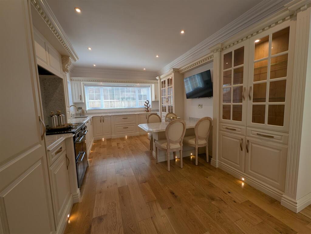 Kitchen/Breakfast Room