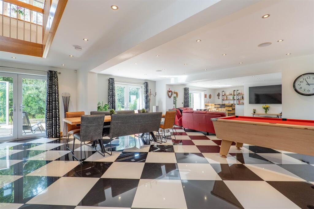 Dining/Games Room