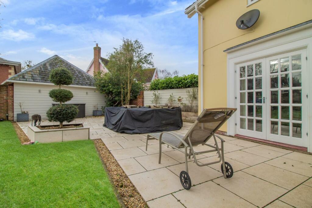 4 Bear Meadow, Beyton [Sun Terrace] 01 OPT.jpg