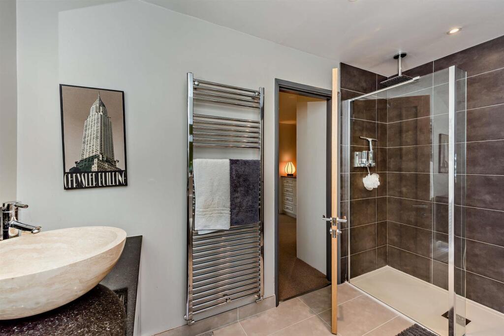 En-Suite Bathroom