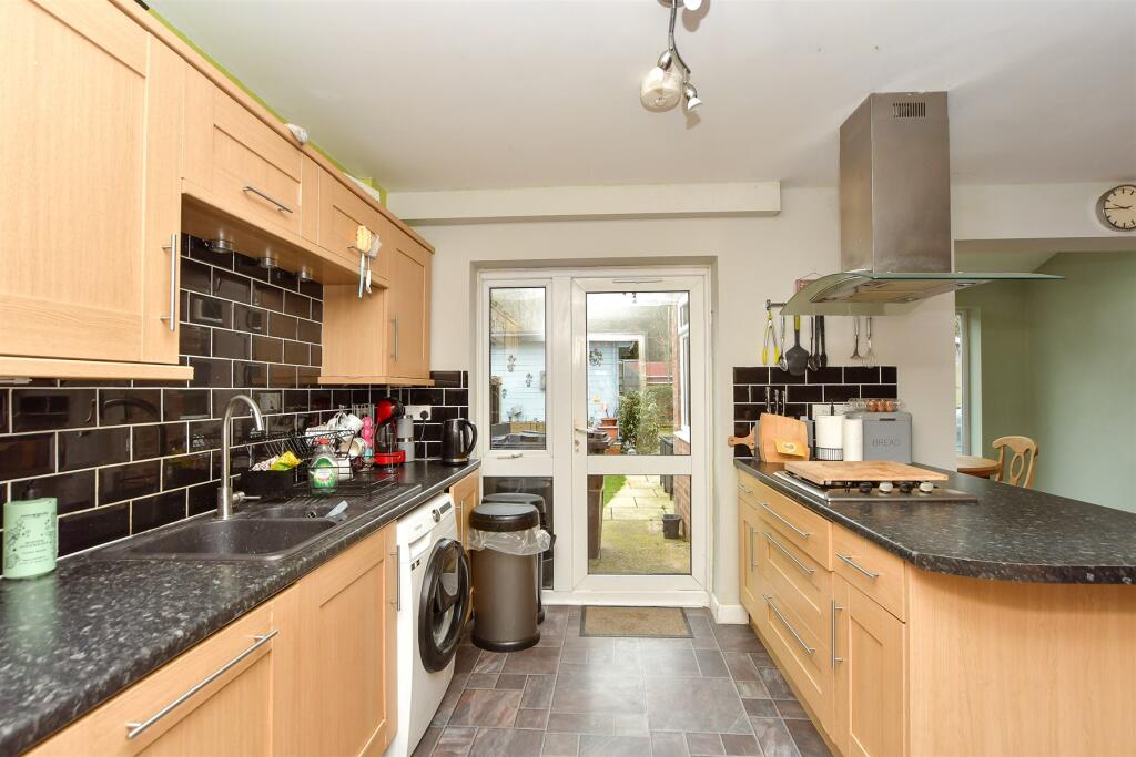 Kitchen/ Breakfast Area