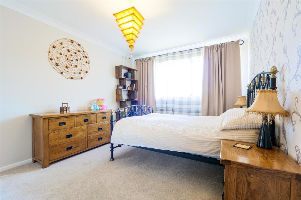 Bedroom 1.jpg