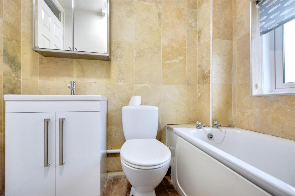 Bathroom_2.jpeg