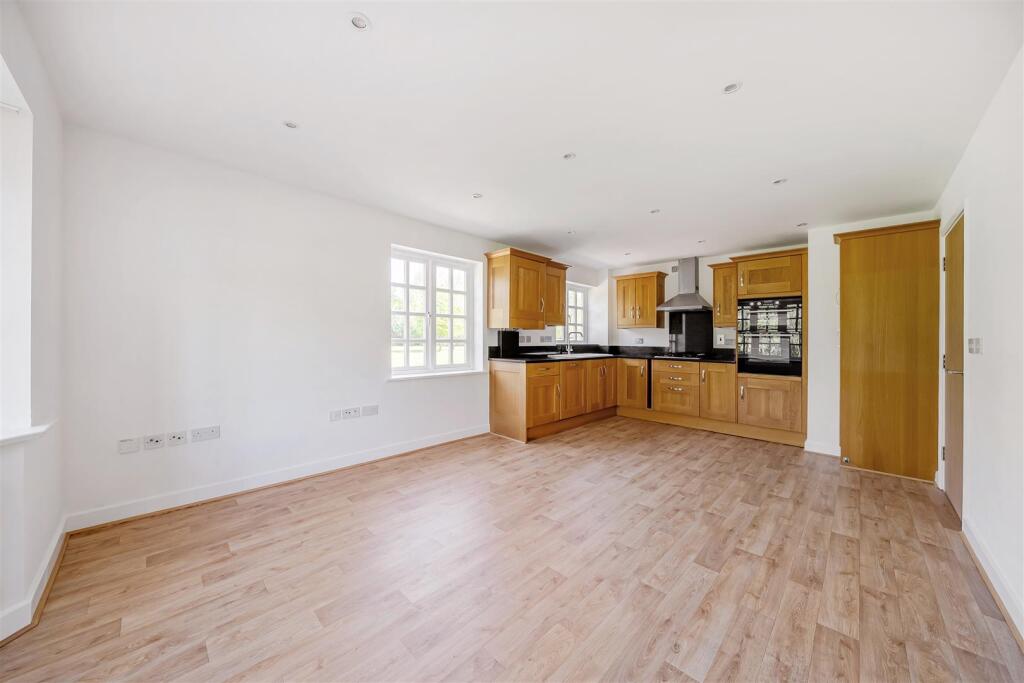 55 Reffield Close, Towcester (2).jpg