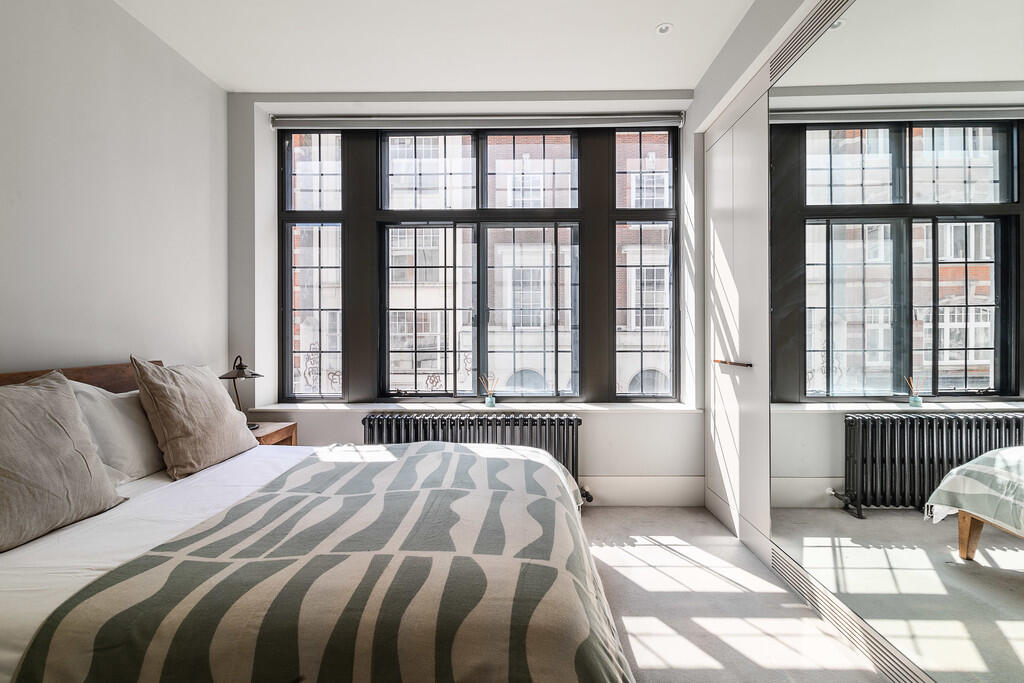 Paramount_House_0...