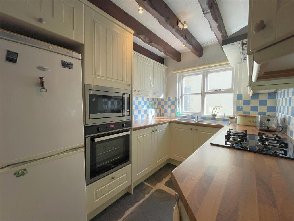 kitchen 2.jpg