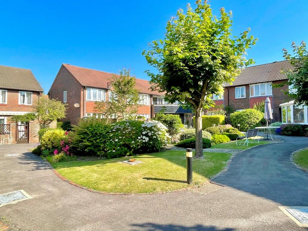 23 The Leas Front...