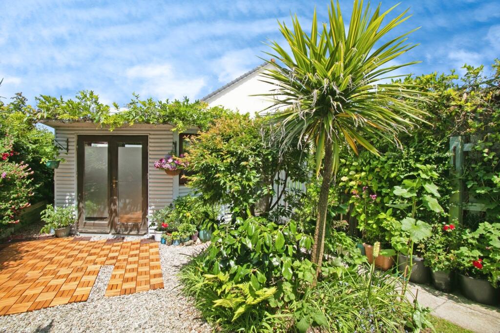 Rear Garden/Summerho