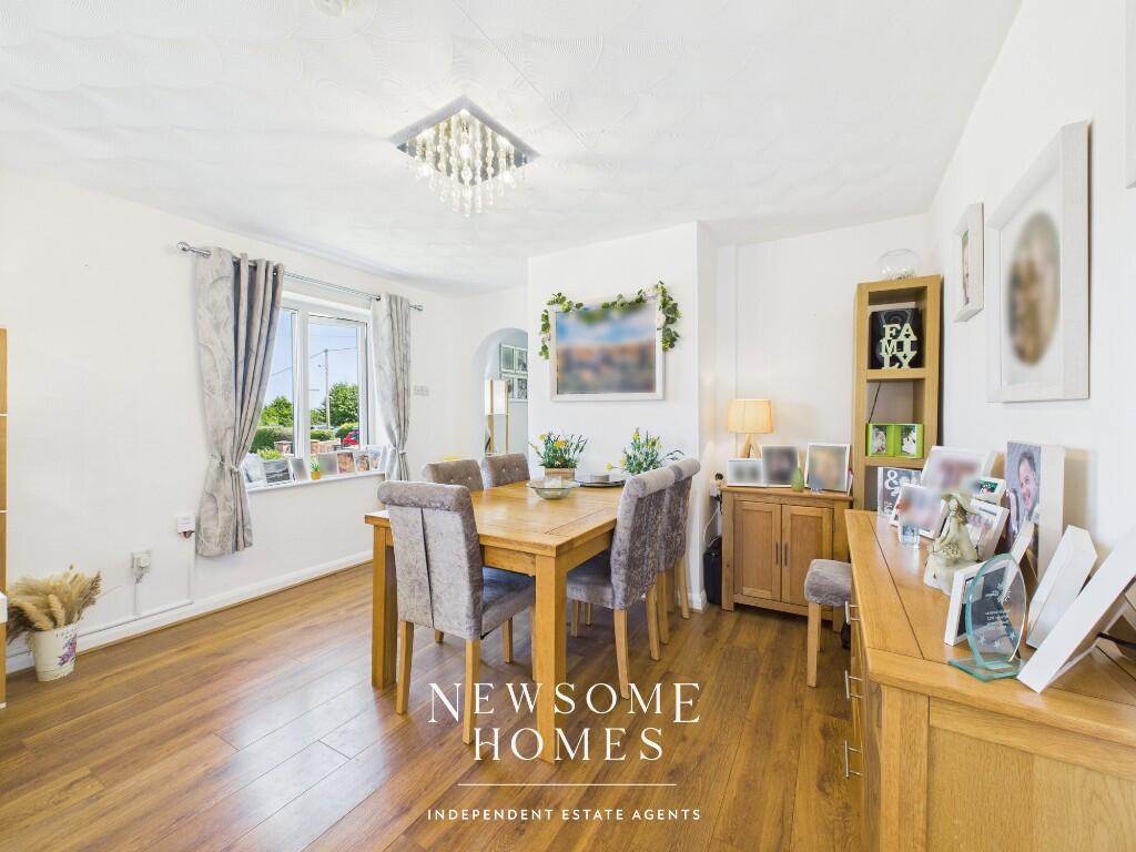 Kitchen/ Dining Room