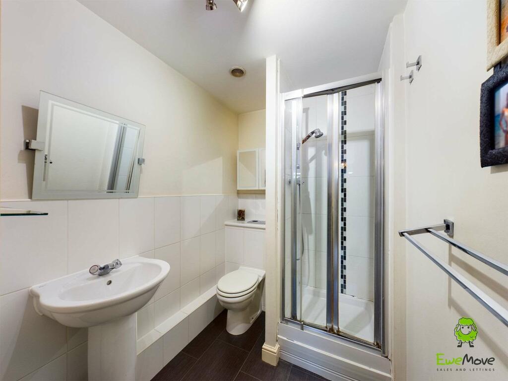 Ensuite to Bed 1