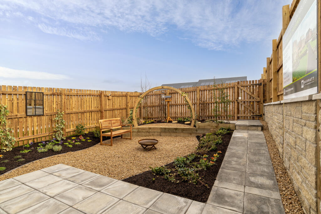 DEV001532_Cupar_BCUP_Ness Castle_External_garden_120423_01