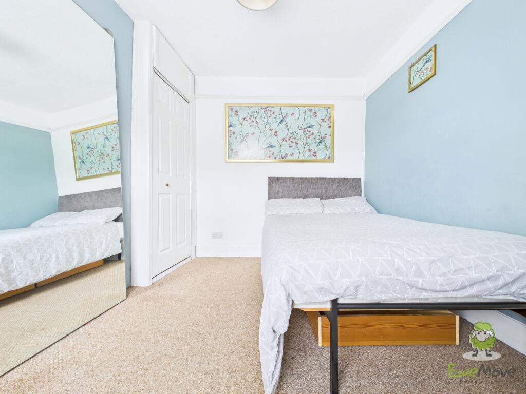 CAM01543G0-PR0162-STILL009