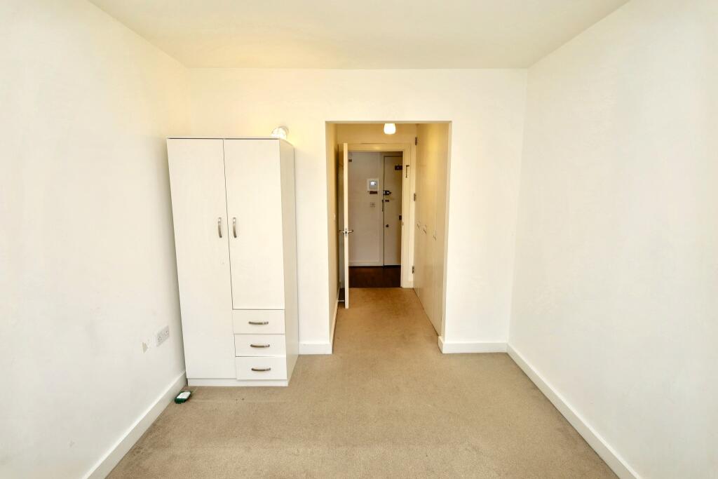 11 Celandine Grove, Southgate, London, N14 4BP