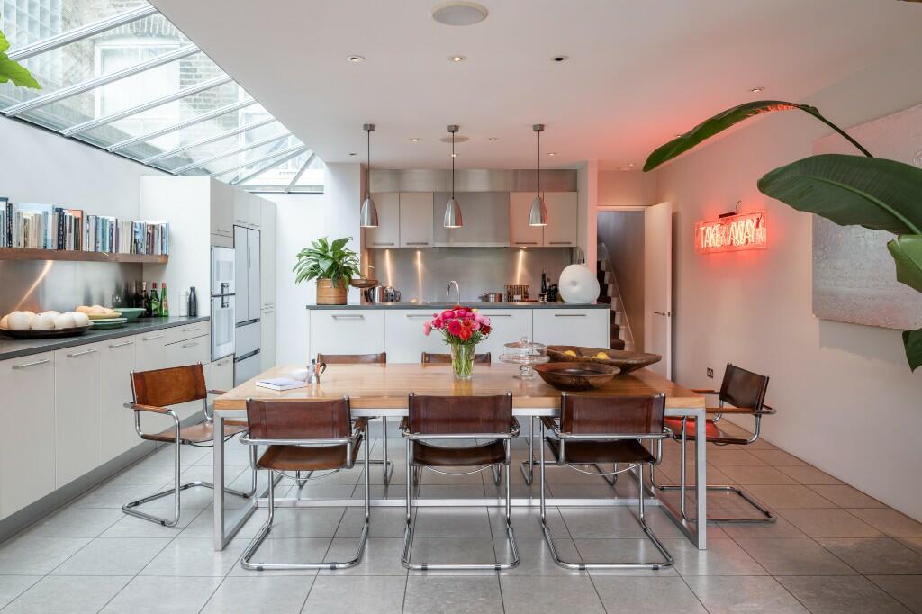 Kitchen/ dining