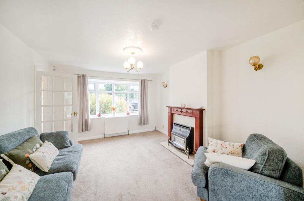 Spacious Lounge 
