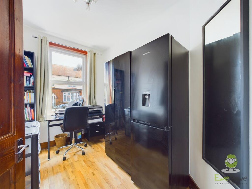 CAM01543G0-PR0090-STILL019