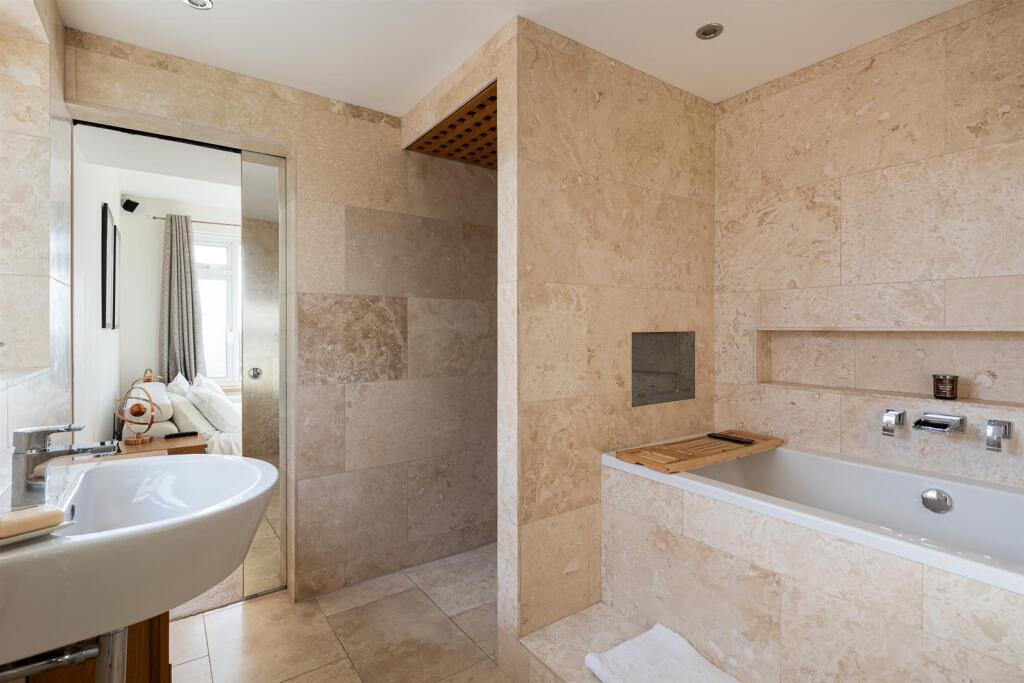 Ensuite
