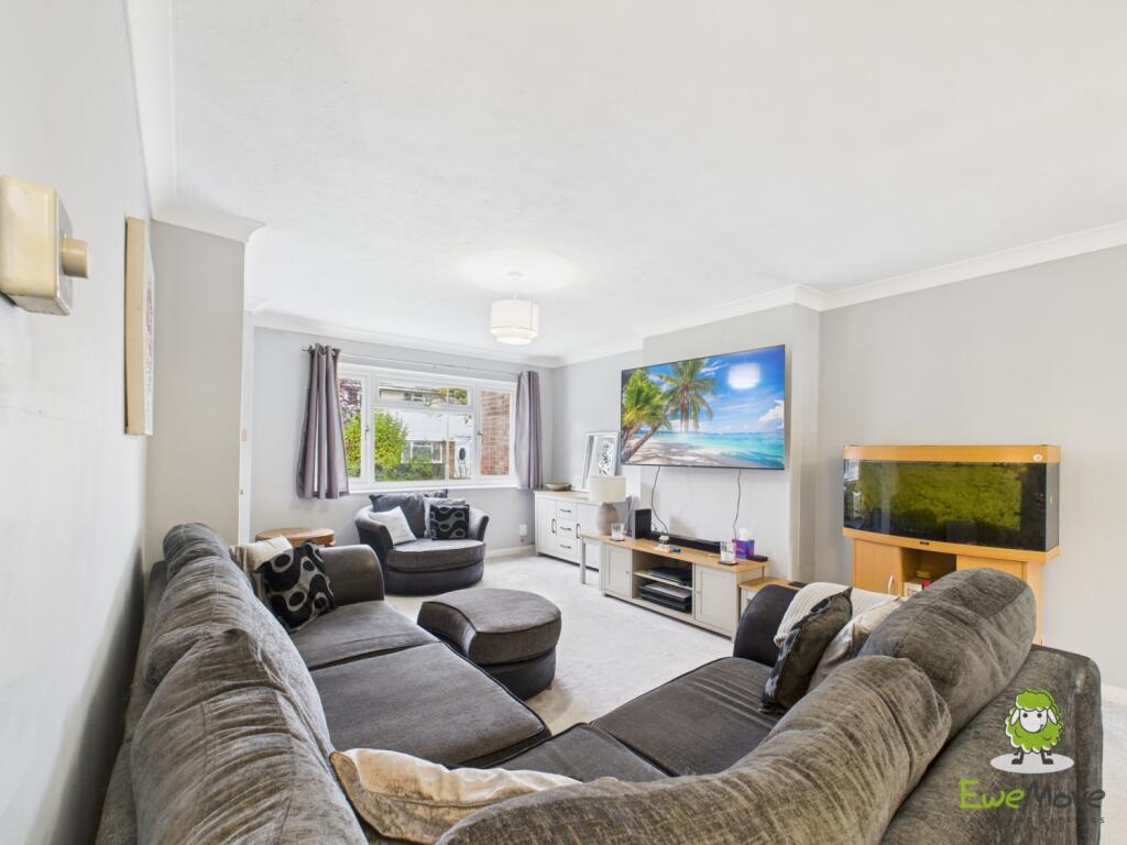 EweMove Estate Agents Basingstoke - Lea Close - Lo