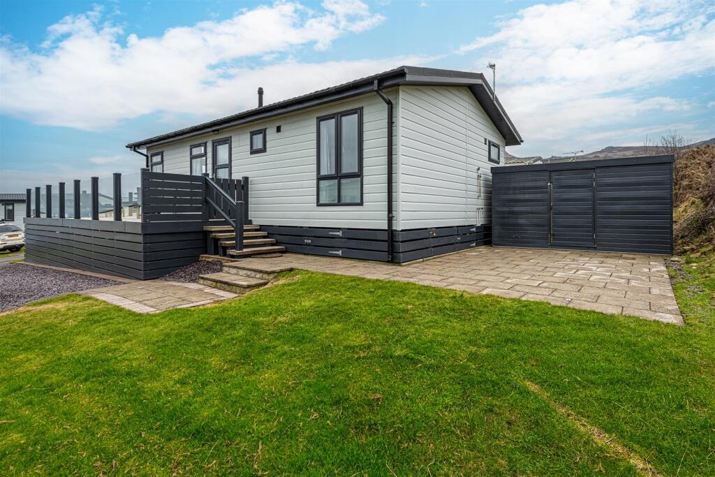R16-ABERAFON-PARK-EXTERNAL-3.jpg